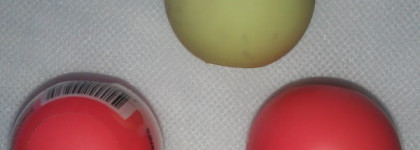 EOS Honeysuckle и Summer Fruit Moisturizing Lip Balm Round