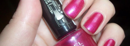 Перламутровая фуксия. Лак для ногтей Rimmel №630 "Be a star"