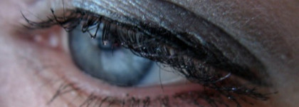 Сталь цвета морской волны. Кремовые тени Shiseido Makeup Shimmering cream eye color SV 810 "Tin"