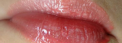 Мы-кораллы! Блески для губ. Розовый коралл Chanel Levres Scintillantes Brillant etxreme #166 "Amour" и Оранжевый коралл Chanel Levres Scintillantes Brillant Extreme #337 "Calypso"