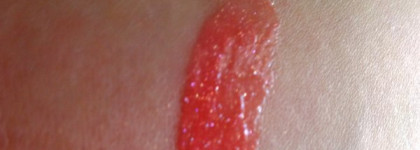 Мы-кораллы! Блески для губ. Розовый коралл Chanel Levres Scintillantes Brillant etxreme #166 "Amour" и Оранжевый коралл Chanel Levres Scintillantes Brillant Extreme #337 "Calypso"