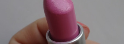 Маленькие весенние радости от МАС. Румяна MAC Mineralize Blush  в оттенке "Azalea in the Afternoon" и помада MAC Lustre Lipstick в оттенке "Rose Lily"