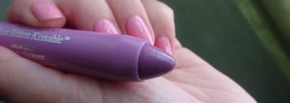 Цветной бальзам для губ Revlon Just Bitten Kissable Balm Stain в оттенке 010 "Darling/Cherie" - сердцу мил