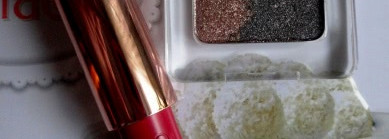 Вперёд, металлурги! Из коллекции Catrice "Metallure". Красная помада Catrice Metallure Lip Colour С03 "Alluring Red" и Мраморные тени Catrice Metallic Marbled Eye Shadow C02 "Metalfusion"