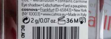 Вперёд, металлурги! Из коллекции Catrice "Metallure". Красная помада Catrice Metallure Lip Colour С03 "Alluring Red" и Мраморные тени Catrice Metallic Marbled Eye Shadow C02 "Metalfusion"