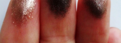 Вперёд, металлурги! Из коллекции Catrice "Metallure". Красная помада Catrice Metallure Lip Colour С03 "Alluring Red" и Мраморные тени Catrice Metallic Marbled Eye Shadow C02 "Metalfusion"