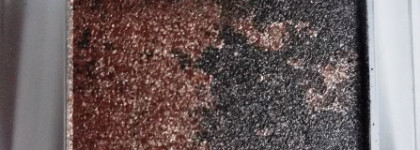 Вперёд, металлурги! Из коллекции Catrice "Metallure". Красная помада Catrice Metallure Lip Colour С03 "Alluring Red" и Мраморные тени Catrice Metallic Marbled Eye Shadow C02 "Metalfusion"