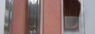 Невинный румянец с Clinique Blushing Blush Powder Blush Innocent Peach (102)