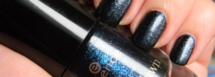 Essence: The Twilight Saga Breaking Down part 2 nail polish 01 Jacob`s Protection