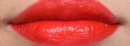 Avon: Luxe Lipstick Designer Red