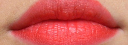 Avon: Luxe Lipstick Designer Red
