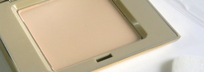 Avon: Luxe Pressed Powder Fair Silk