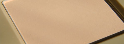 Avon: Luxe Pressed Powder Fair Silk