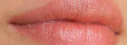 Oriflame: Pure Colour Lipsticks Candy Pink 21147 and Coral Rose 21148