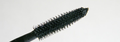 Essence: Maximum Length Volume Mascara and Stays No Matter What 24H Waterproof Eyeliner Pen 01 Midnight Black