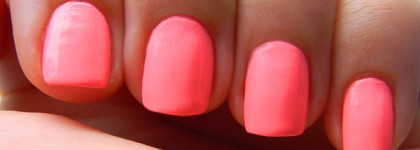 China Glaze: Nail Laquer Neon & On & On 1213 (Sunsational Crème 2013)