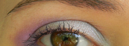 Essence: Тени для век Is it purple?, Out of the blue и Irresistible purr-ple