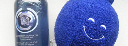 The Body Shop: Blueberry Special Edition Shower Gel and Bath Sponge