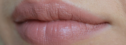 Avon для губ: блески, карандаши и помады из разных серий