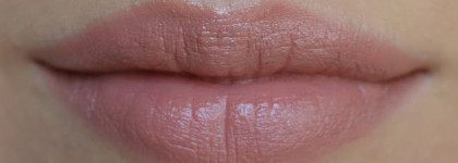 Avon для губ: блески, карандаши и помады из разных серий