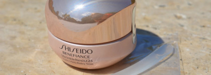 Вокруг глаз: Clinique утром, Shiseido вечером