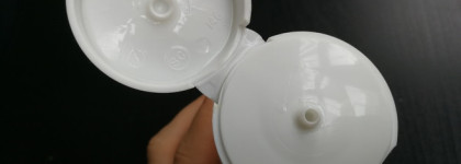 Умывание: Kiehl`s Ultra Facial Cleanser утром и пенка Biore вечером