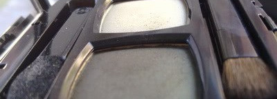 Вино из одуванчиков (тени из летней коллекции Chanel Ombres Contraste Duo 17, Khaki Discret)