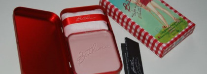 Мерцающий бальзам-блеск для  тела "Bathina" от Benefit