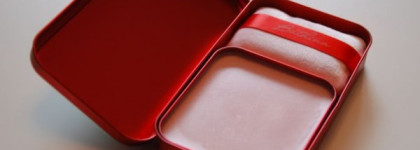 Мерцающий бальзам-блеск для  тела "Bathina" от Benefit