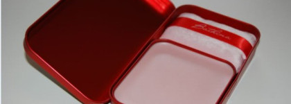 Мерцающий бальзам-блеск для  тела "Bathina" от Benefit