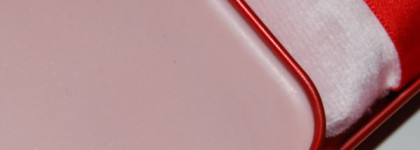 Мерцающий бальзам-блеск для  тела "Bathina" от Benefit