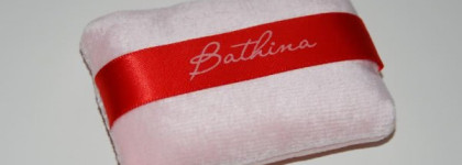 Мерцающий бальзам-блеск для  тела "Bathina" от Benefit
