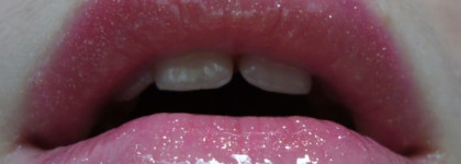 Золотые искры на губах с блеском YSL Golden Gloss №3