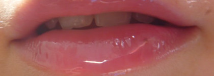 Просто и очаровательно-Clinique superbalm Moisturizing Gloss( Увлажняющий блеск-бальзам для губ)02 raspberry