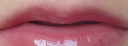 Просто и очаровательно-Clinique superbalm Moisturizing Gloss( Увлажняющий блеск-бальзам для губ)02 raspberry