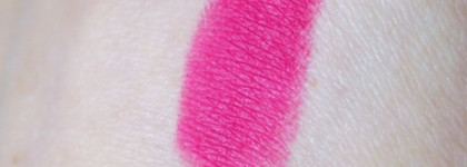 MAC retro matte lipstick A64 "Flat Out Fabolous"