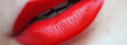 Еще красная. L'Oreal Color Riche Collection Exclusive Pure Reds в оттенке J Lo's Pure Red