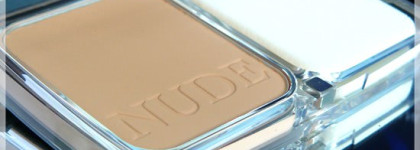 Dior Diorskin Nude Compact Natural Glow Radiant Powder Foundation SPF 10 PA+++ в оттенке 030