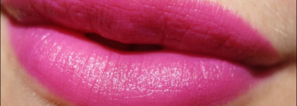 Не такая уж и матовая губная помада Avon Ultra Colour Matte Lipstick "Matte Fuchsia"