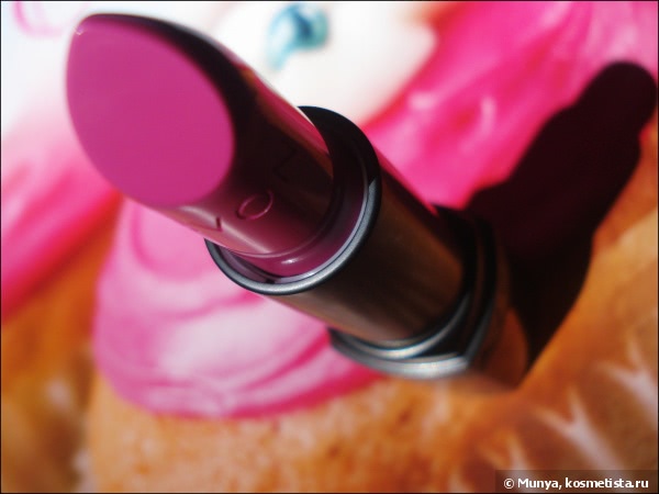 Не такая уж и матовая губная помада Avon Ultra Colour Matte Lipstick
