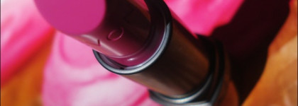 Не такая уж и матовая губная помада Avon Ultra Colour Matte Lipstick "Matte Fuchsia"