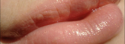 Пусть всегда будет солнце! Блеск для губ с эффектом сияния Guerlain Gloss d’Enfer Maxi Shine Intense Colour & Shine Bare Lip Sensation #461 Pink Clip