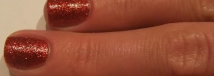 Искры пламени с  Nubar Nail lacquer G181 Fire Sparkle