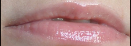 Сравним два прозрачных блеска. Dior Addict Crystal gloss #077  и  Watershine Tube Glos №130 от Maybelline