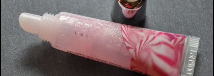 Сравним два прозрачных блеска. Dior Addict Crystal gloss #077  и  Watershine Tube Glos №130 от Maybelline