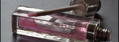 Сравним два прозрачных блеска. Dior Addict Crystal gloss #077  и  Watershine Tube Glos №130 от Maybelline