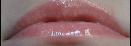 Сравним два прозрачных блеска. Dior Addict Crystal gloss #077  и  Watershine Tube Glos №130 от Maybelline