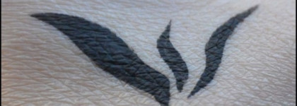 Первые стрелки с подводкой Dip Eye Liner от BeYu