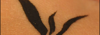 Первые стрелки с подводкой Dip Eye Liner от BeYu