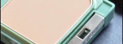 Легкая компактная пудра с антиоксидантами Almost Powder Makeup SPF 15 # 03 от Clinique